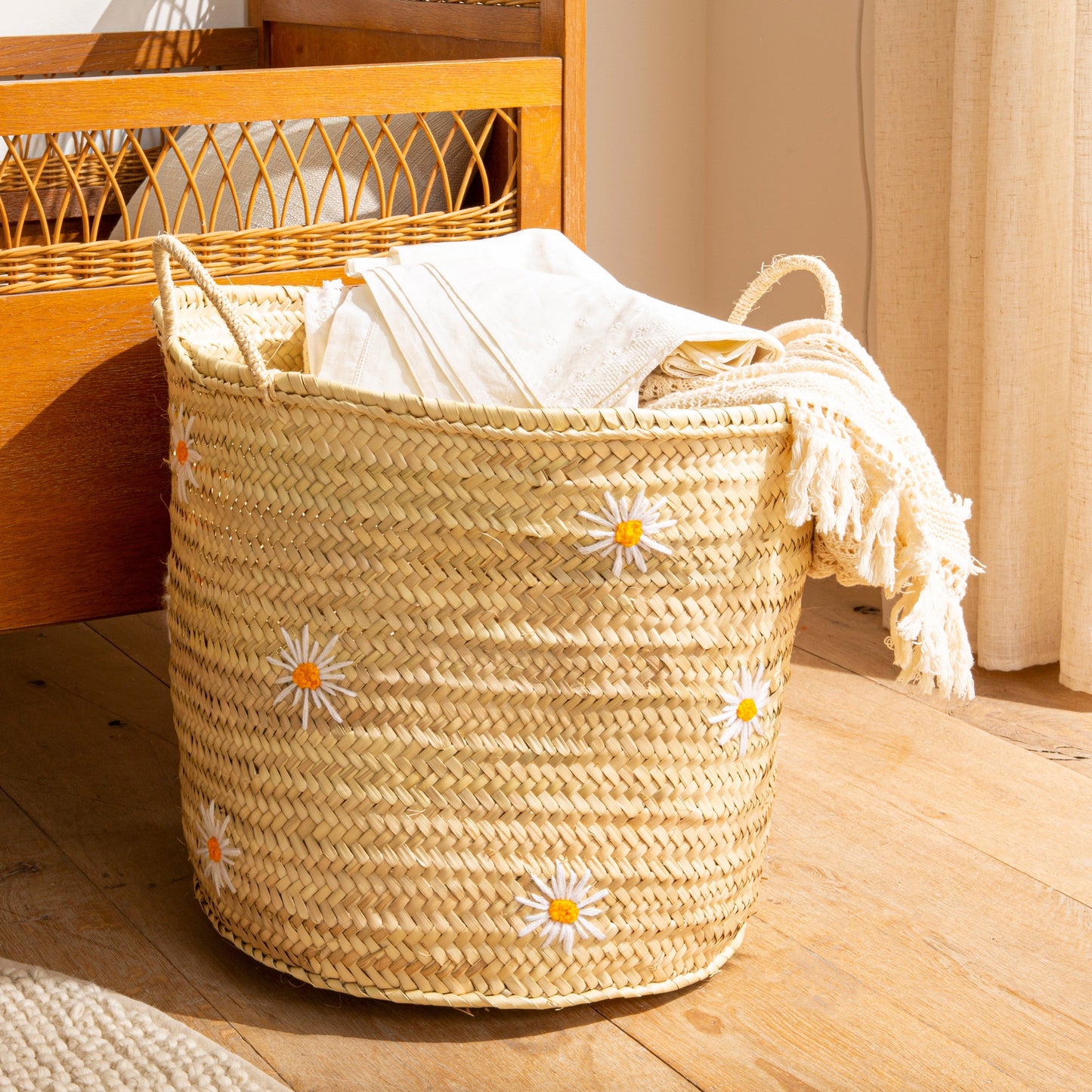 Panier en feuilles de palmier - marguerite