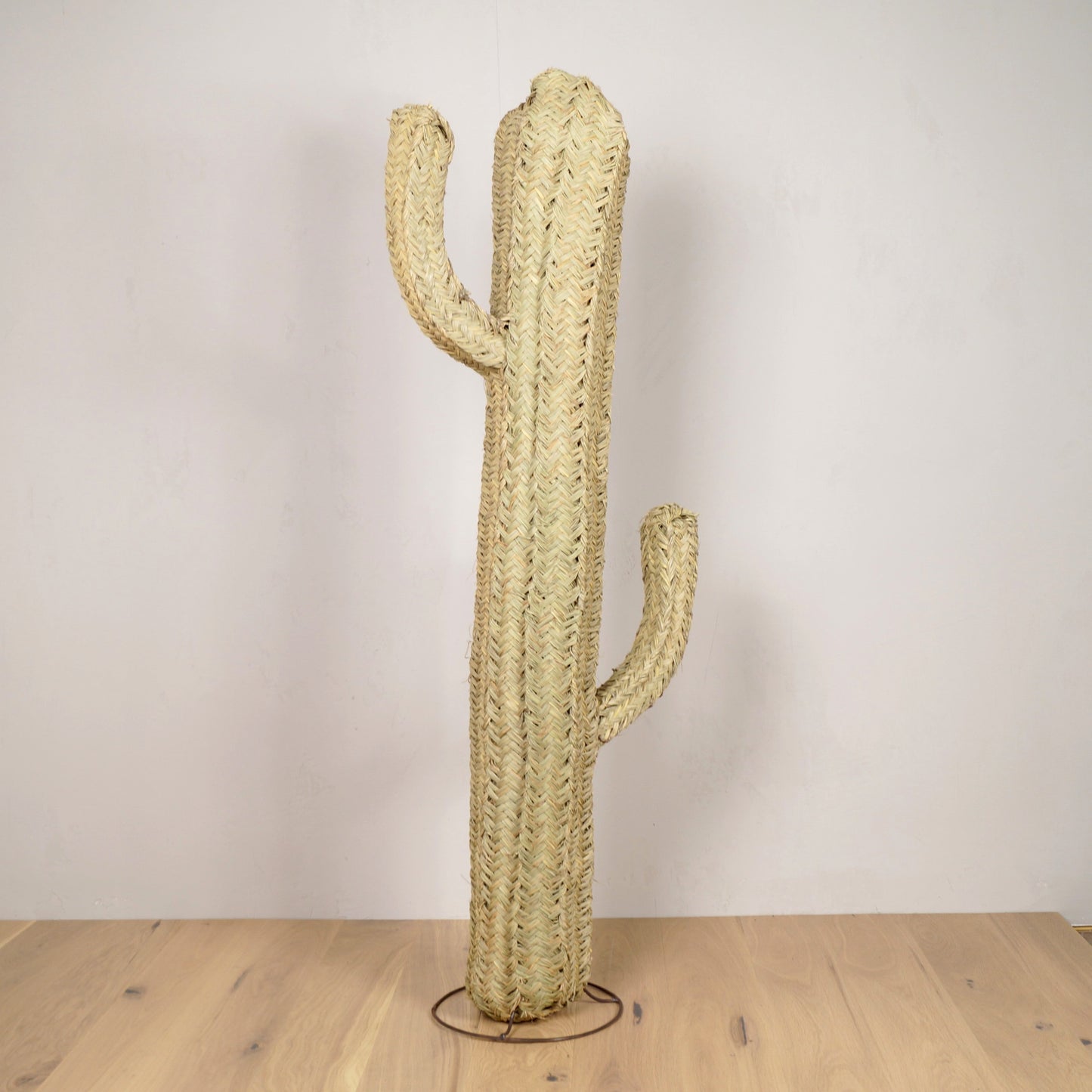 Cactus doum en paille tressée sur pied 150cm