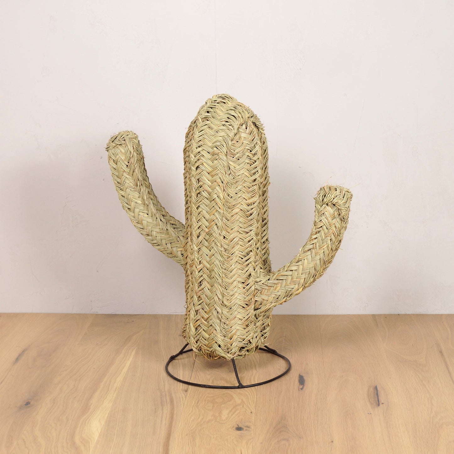 Cactus doum en paille tressée sur pied 60cm