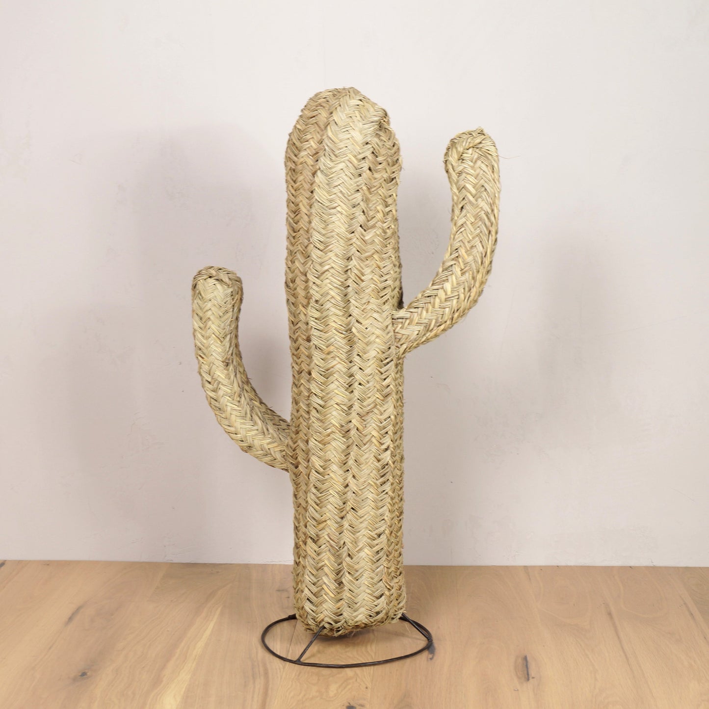 Cactus doum en paille tressée sur pied 100cm