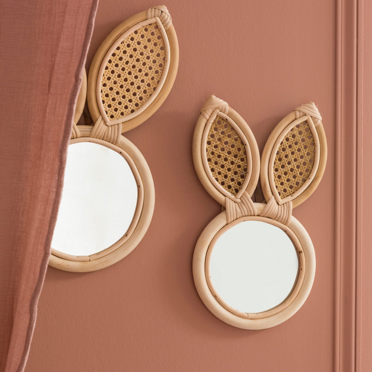 Miroir lapin en rotin et cannage