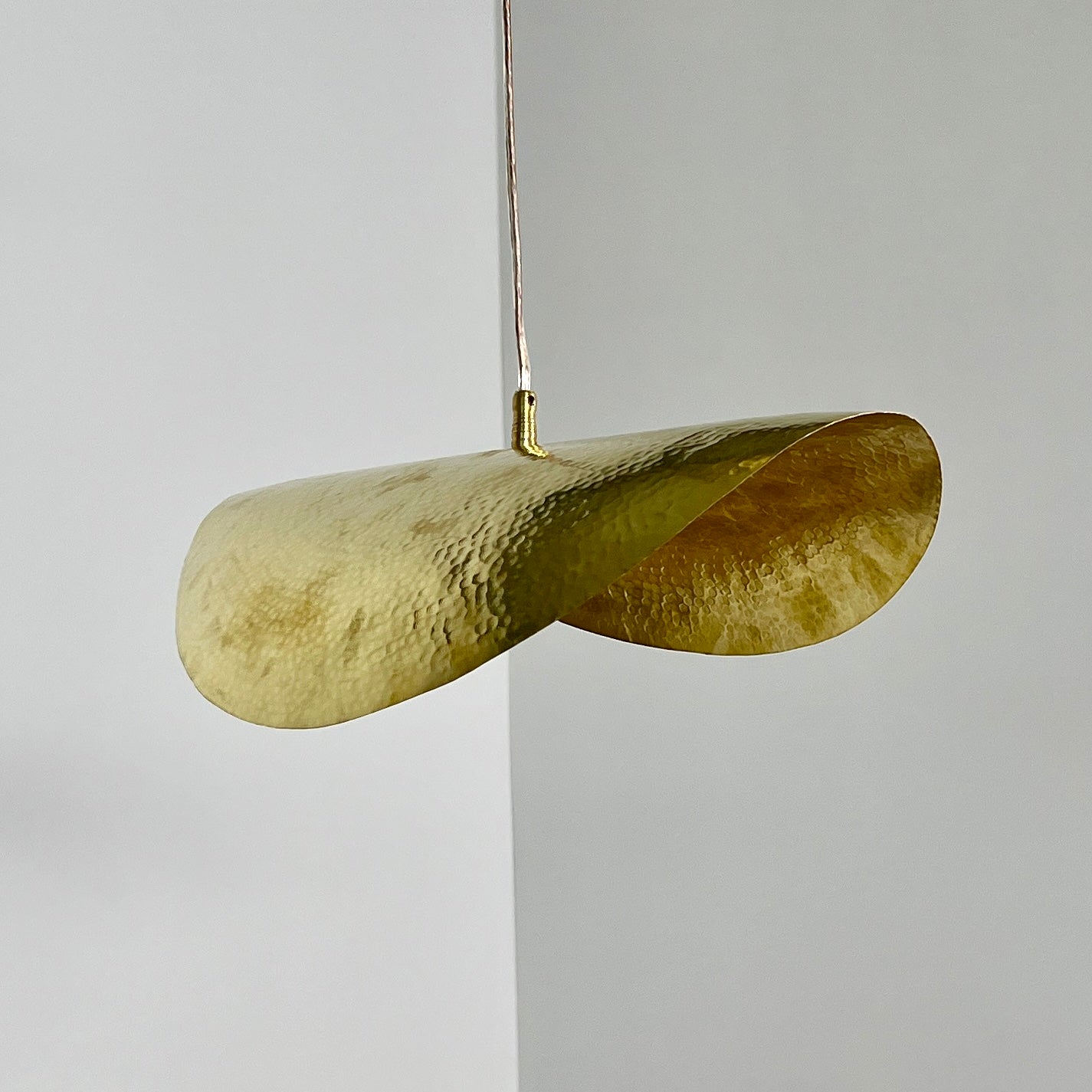 Suspension en laiton doré martelé brass 80cm