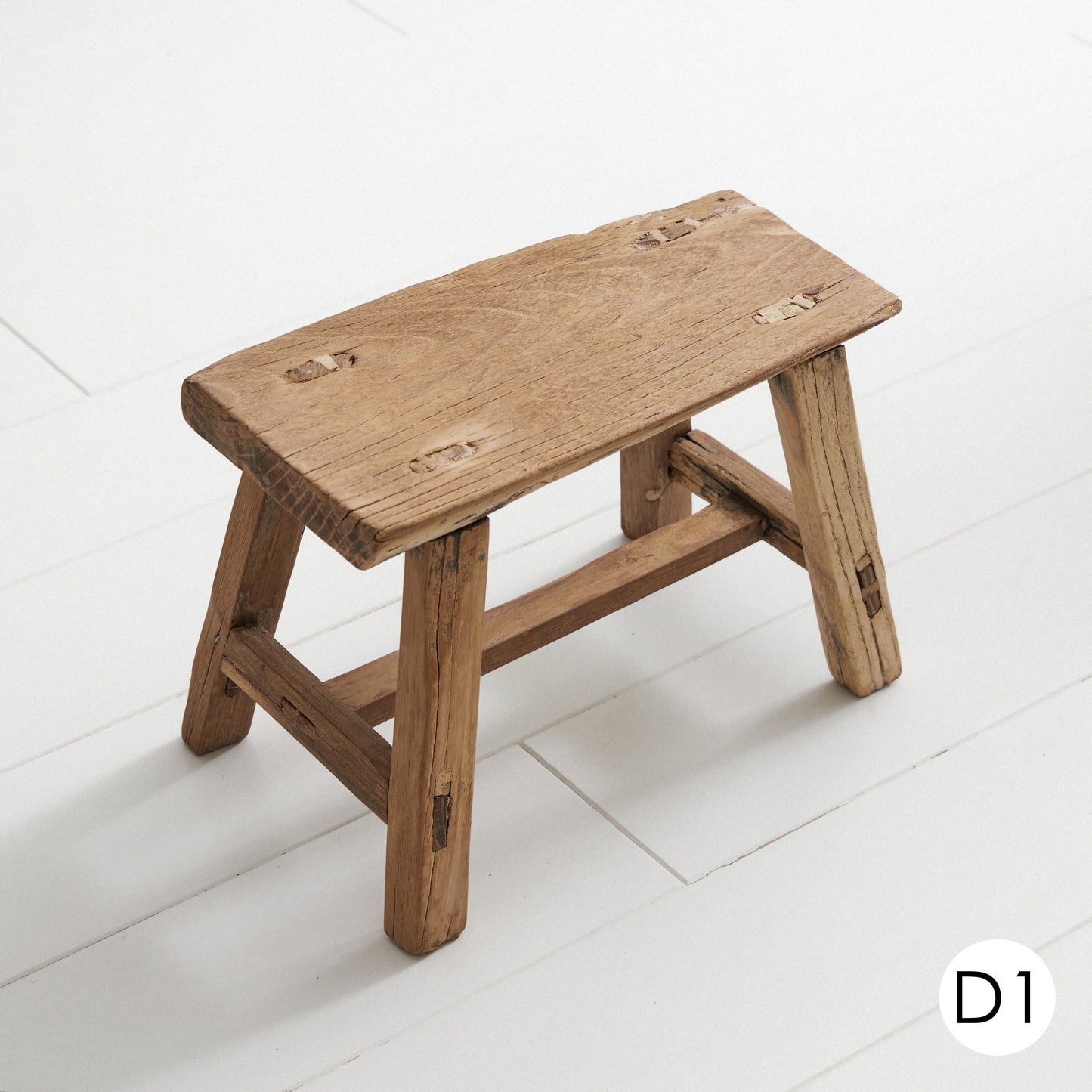 Petit tabouret en bois vintage de