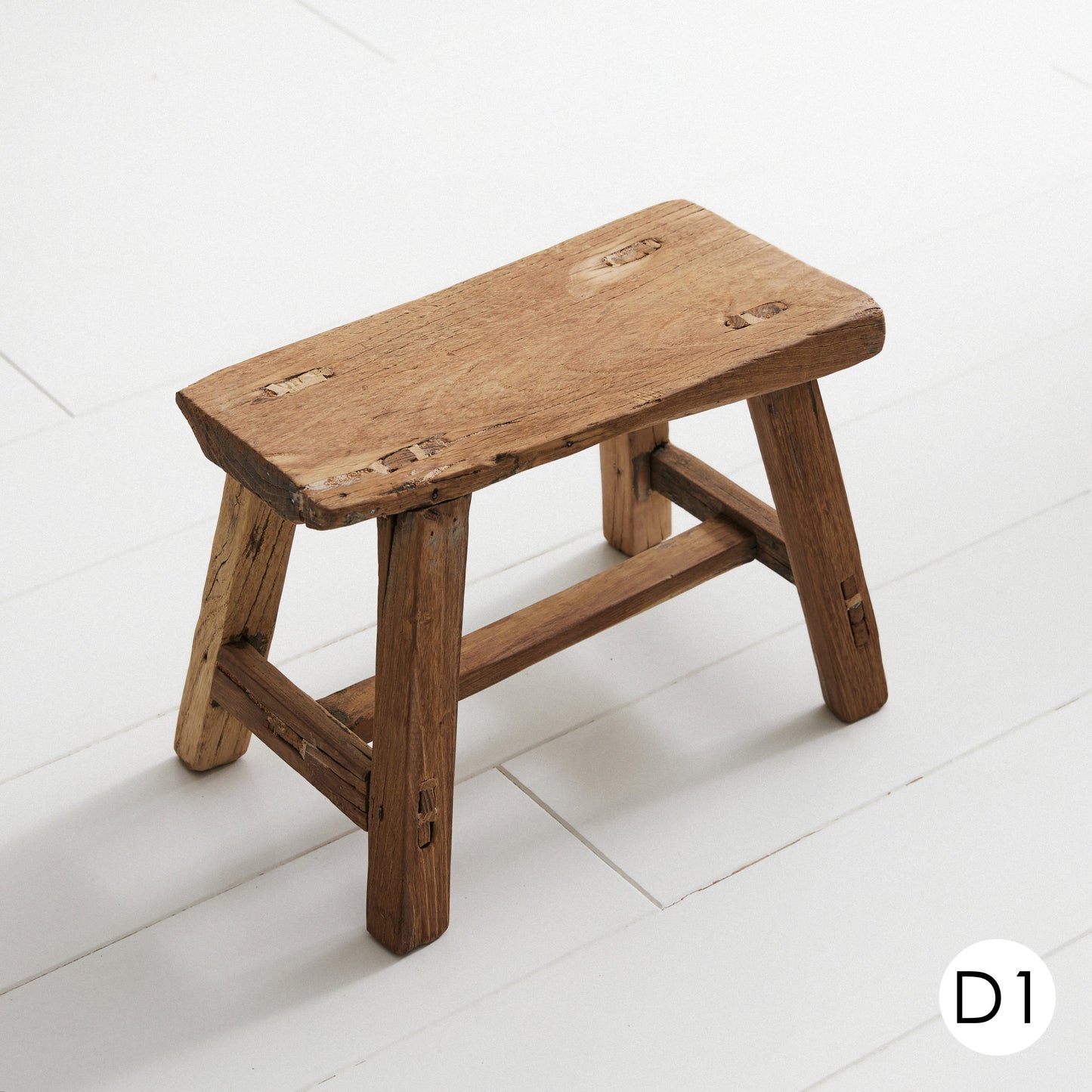 Petit tabouret en bois vintage de