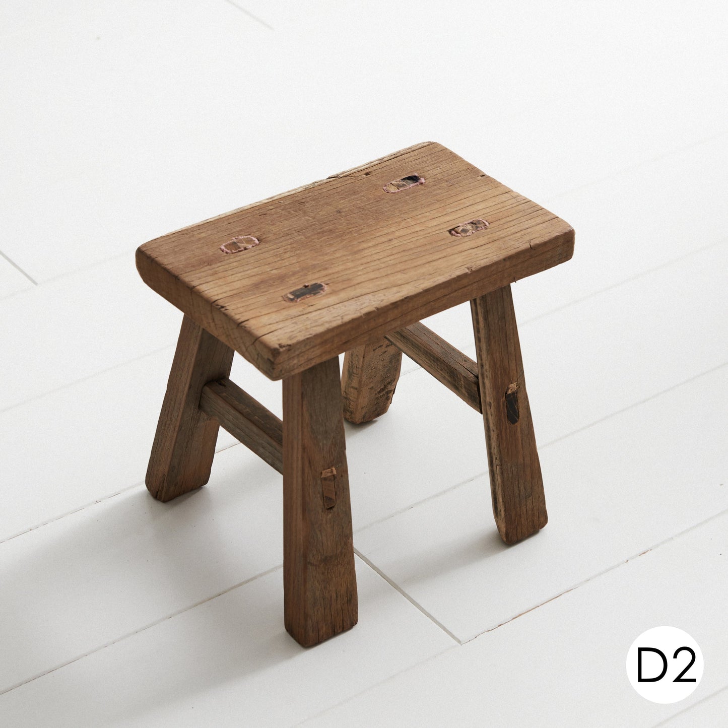 Petit tabouret en bois vintage de