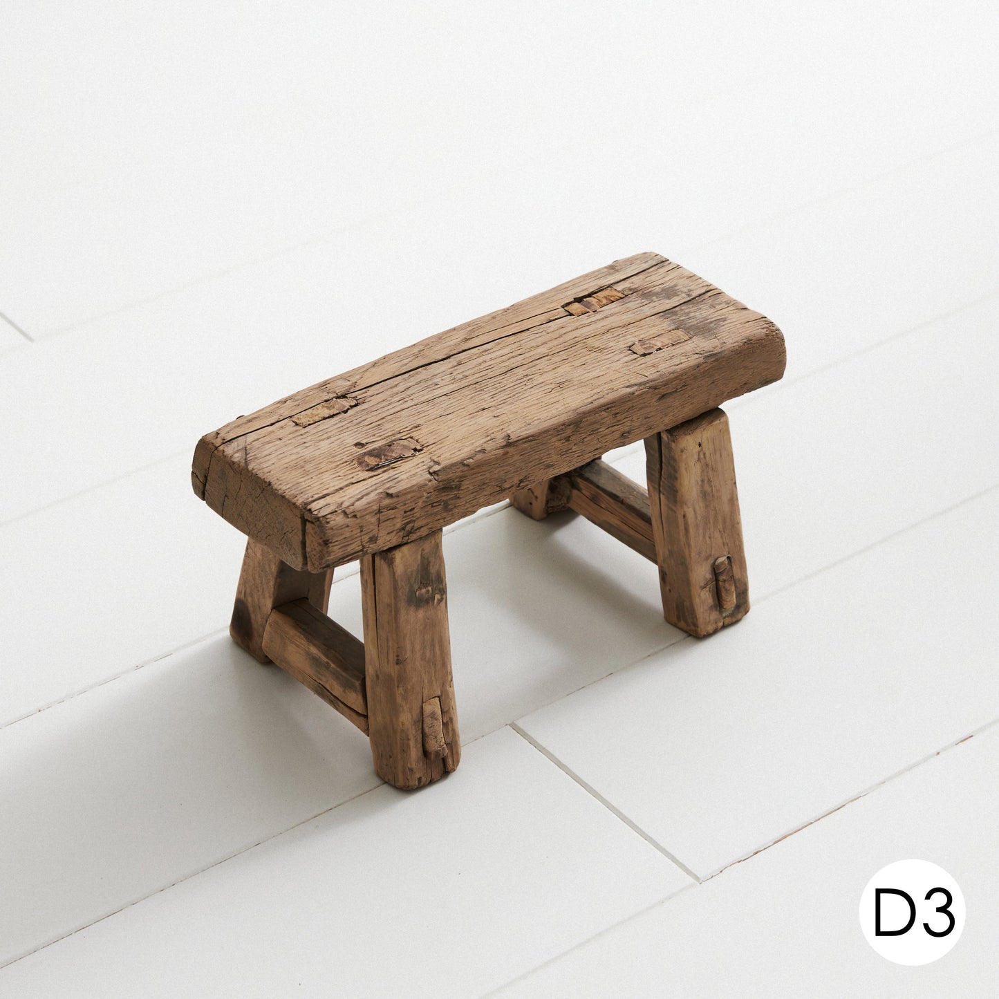 Petit tabouret en bois vintage de