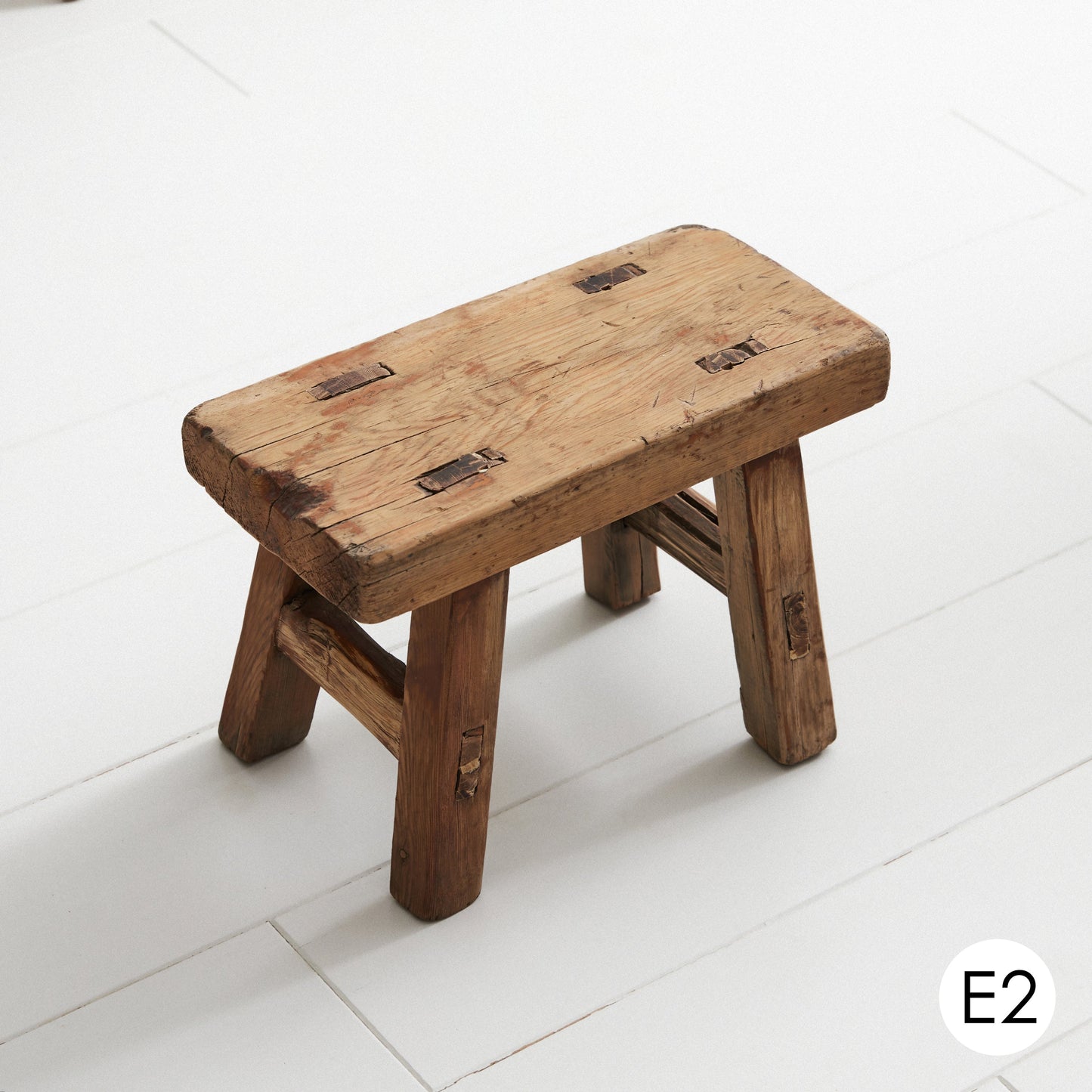 Petit tabouret en bois vintage de